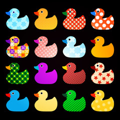 canards en plastique sur fond noir