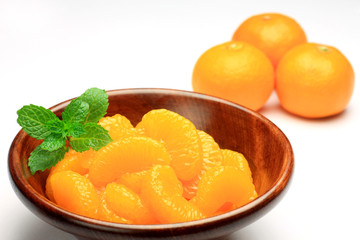Fototapeta na wymiar konserwy z mandarynka