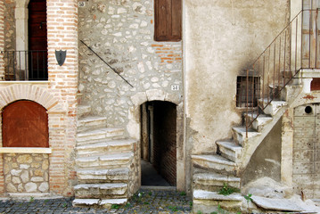 Fototapeta na wymiar Typowa architektura mountain - Assergi - Abruzzo - Włochy