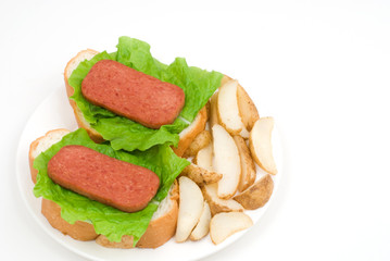 ランチョンミートのパンとポテト