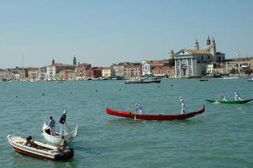Fototapeta na wymiar ligne de départ face à l'église du rédempteur de Venise