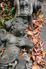 Fototapeta na wymiar Autumn on an old cemetery