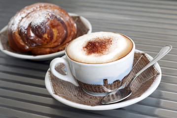 Cappuccino e brioche