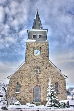 Kirche im Dorf Biesfeld - HDR