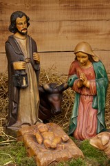 Maria und Joseph mit Jesus in der Krippe