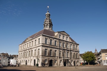 Fototapeta na wymiar Typowy budynek w mieście Maastricht