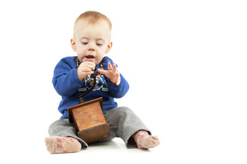 bébé jouant