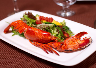 lobster with salad and tomato