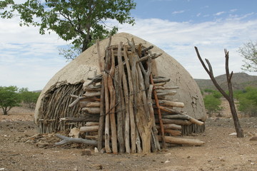 Obraz na płótnie Canvas Architektur der Himba in Namibia