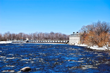 Barrage à Terrebonne, Québec, Canada