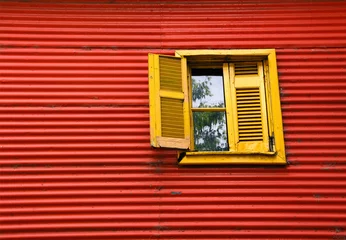Foto auf Acrylglas Wellblechfassade mit Fenster, La Boca, Buenos Aires © Annette Schindler