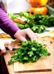 cutting the parsley leaves