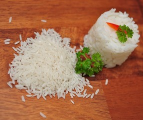 Reis, roh und gekocht