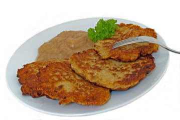 Kartoffelpuffer mit Apfelmus