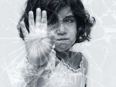 bambina arrabbiata