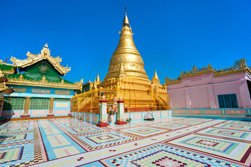 Golden pagoda in sagaing hill, Mandalay, myanmar. - obrazy, fototapety, plakaty