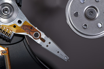 Makro Lesekopf Festplatte mit Platten und Chip