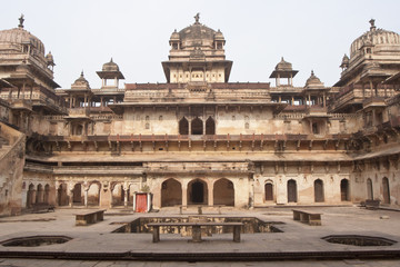 Fototapeta premium Courtyard of Royal Palace (Jahangir Mahal) in Orchha, India.