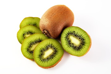 Kiwis - Kiwi mit aufgeschnittener Kiwi-Hälfte