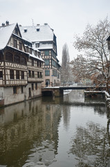 Fototapeta na wymiar Brouillard à Strasbourg