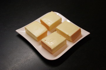 Belle asiette de fromage à raclette