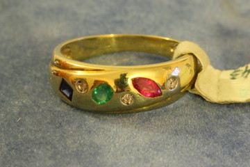 Ring (1 x Rubin, 1 x Safir, 1 x Smaragd u. Diamanten)