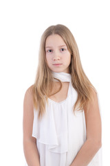 Портрет девочки в белом платье