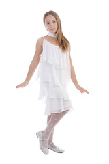 Девочка в белом платье