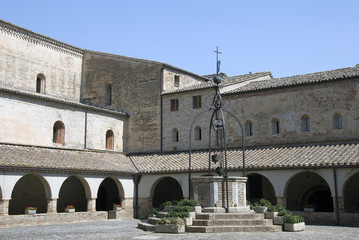Fototapeta na wymiar Klasztor opactwa Fiastra Marche