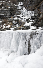 Fototapeta na wymiar Wodospad z lodu w Primolo, Valtellina