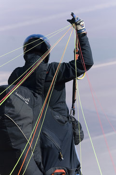 The glider pilot prepares for flight on a paraplane