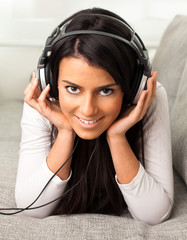 girl listen to music