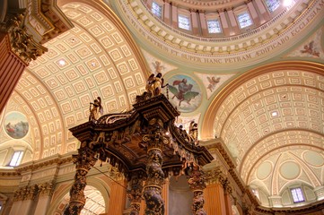 interieur d'eglise