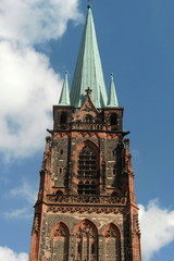 Fototapeta na wymiar Wieża kościoła parafialnego św Piotra w Dusseldorfie