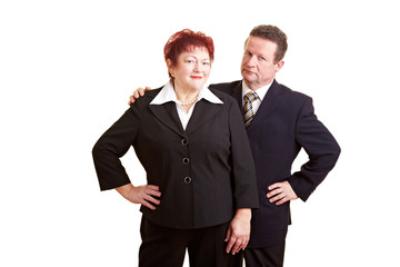 Zwei Senioren in Businesskleidung