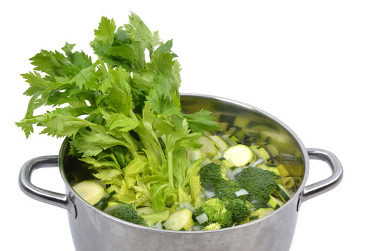 Soupe de l&eacute;gumes avec c&eacute;leris