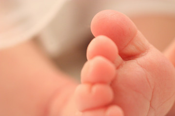 Baby tiny toes