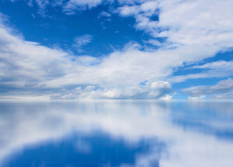 Fototapeta na wymiar Mirror cloudscape