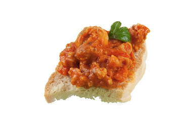 Crostino con sugo di pesce