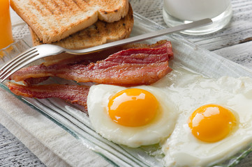 eggs with bacon