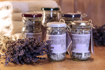 Gläser mit Badesalz