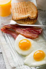 eggs with bacon-uova con bacon
