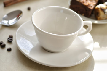 Fototapeta na wymiar empty tea or coffee cup