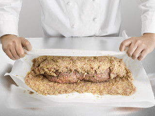enrober la viande dans la croûte de pain
