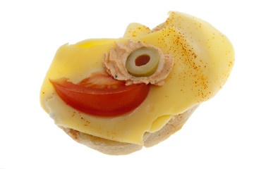 Sandwich garniert mit Käse