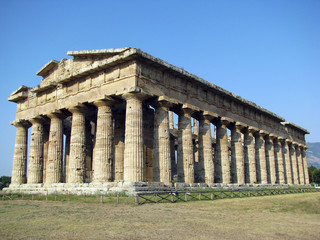 Paestum, antico tempio greco, italia