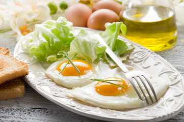 eggs with green salad