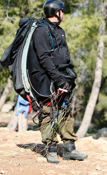 The glider pilot prepares for flight on a paraplane