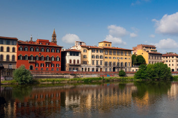 Fototapeta na wymiar Bank of river Arno in Florence, Tuscany, Italy.