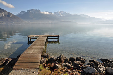 Pontonsur le Lac d'Annecy